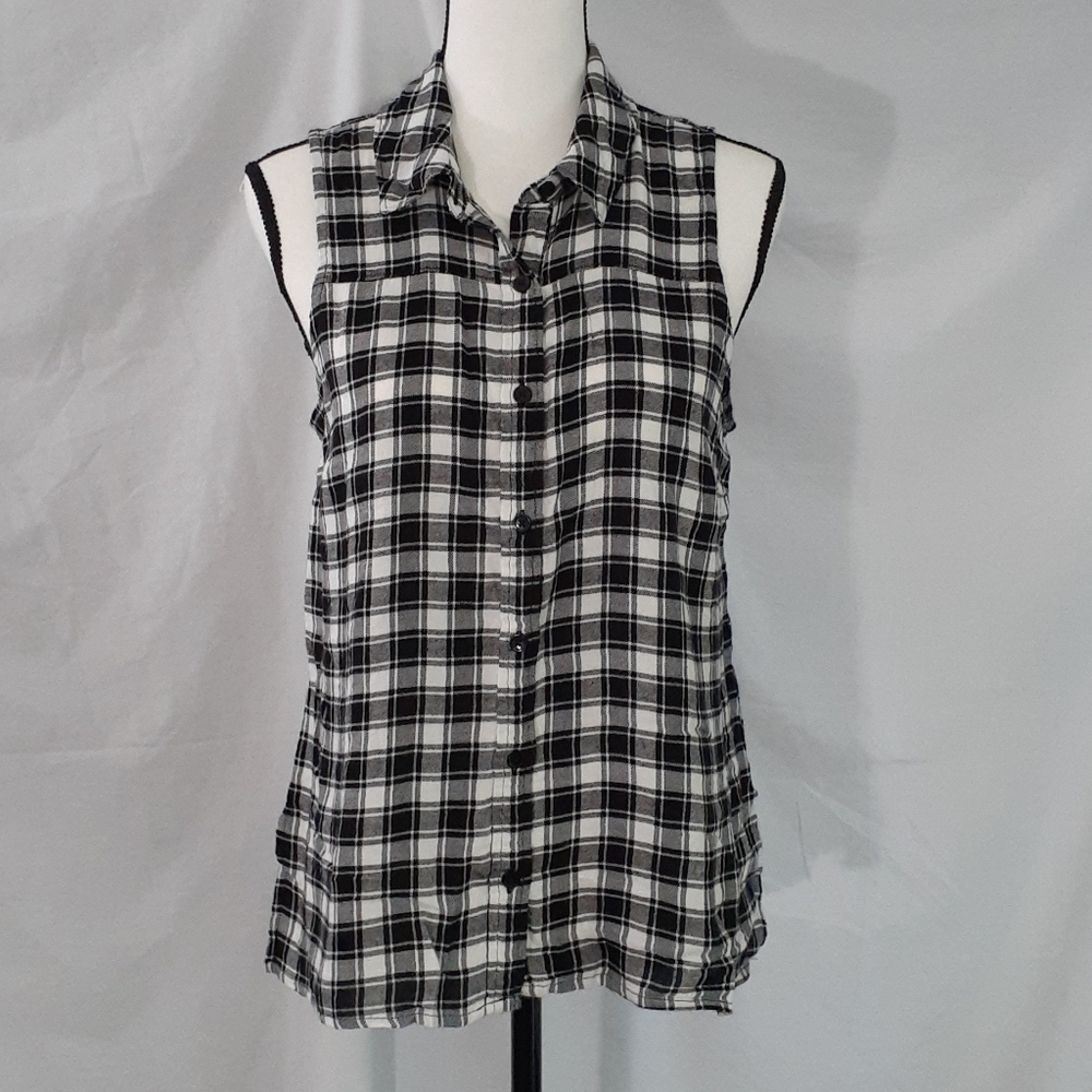 Red Camel black and white top - Size small